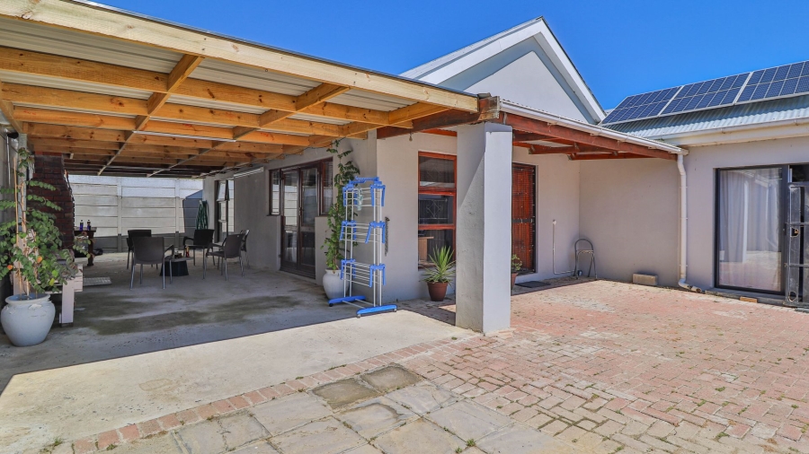 2 Bedroom Property for Sale in Admirals Park Western Cape